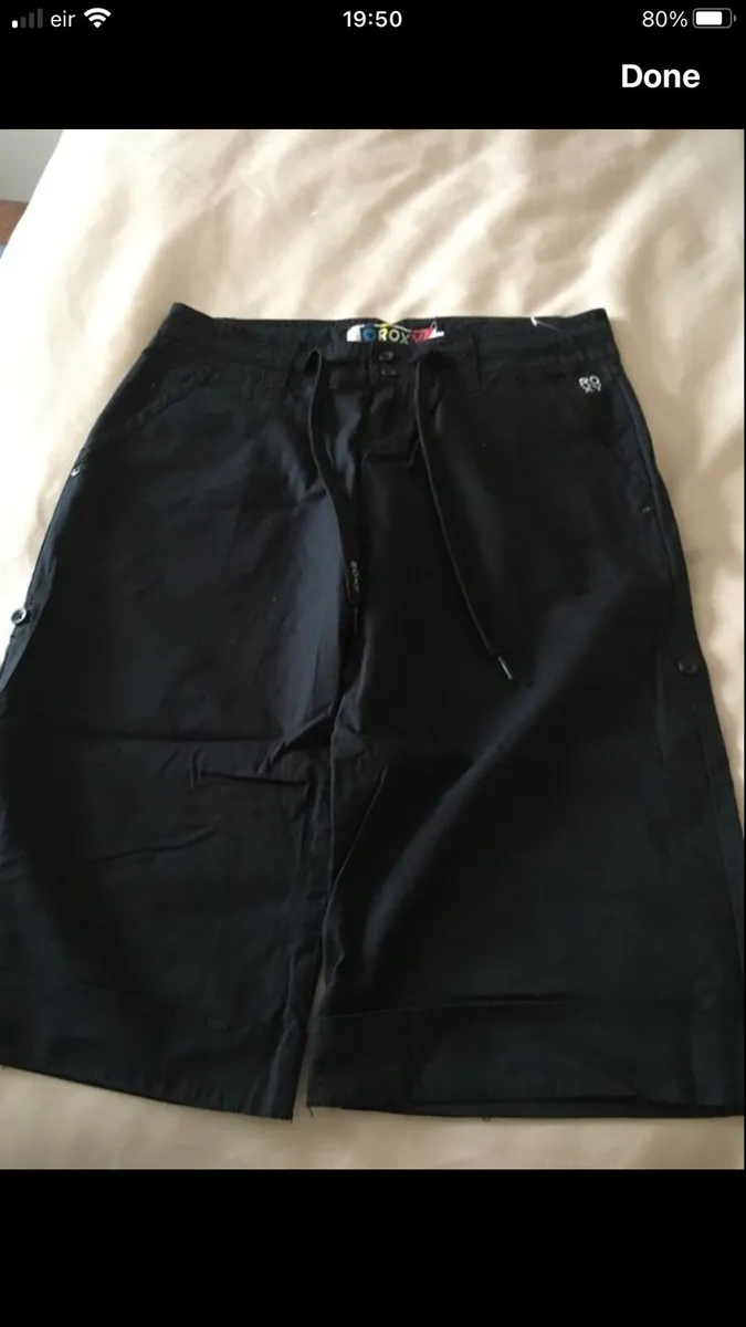 Ladies Roxy shorts size Xs €8 - Image 1