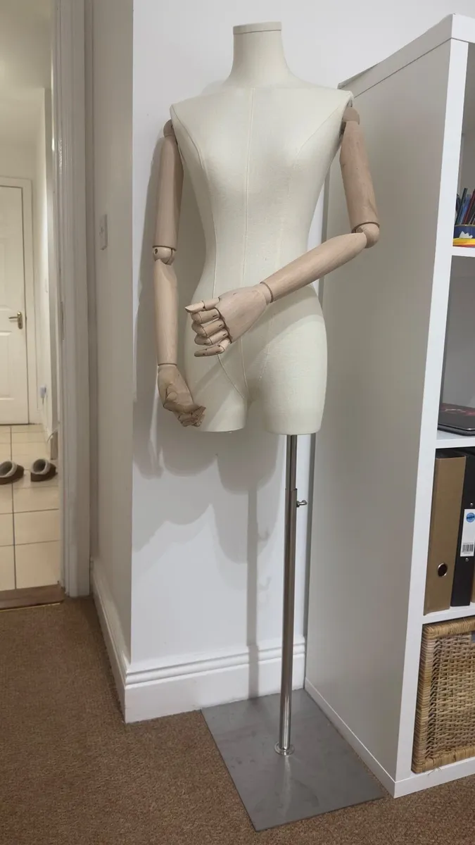 Mannequin - Image 4