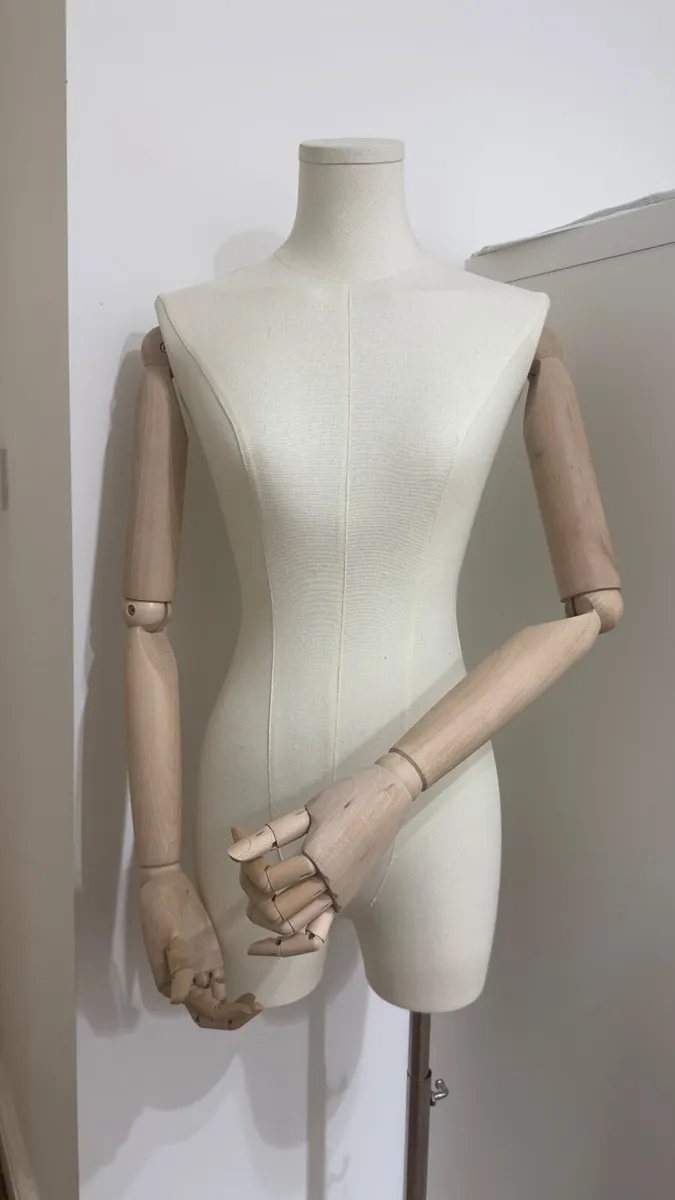 Mannequin - Image 1