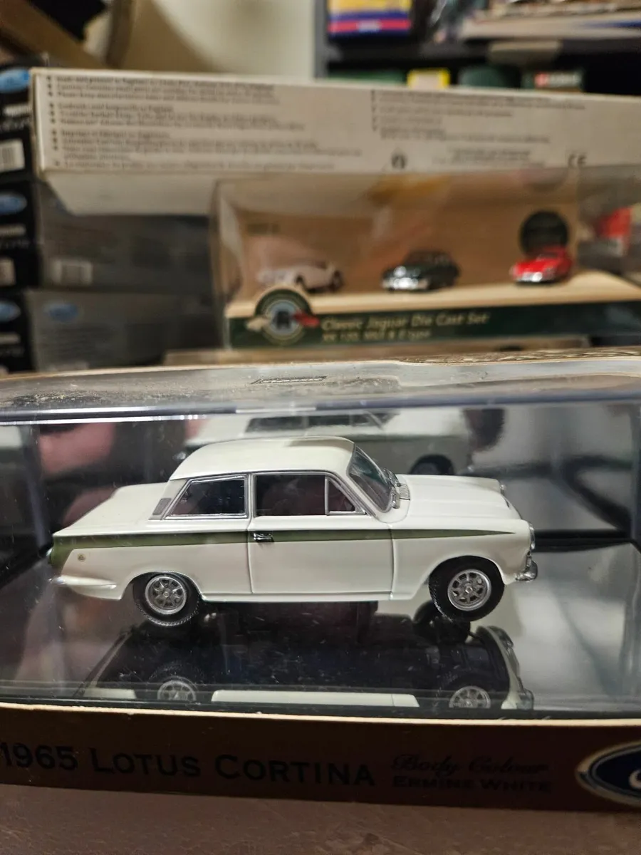Corgi Ford Cortina Lotus - Image 2