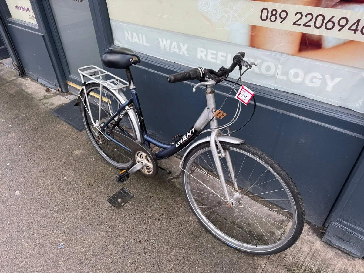 Giant Hybrid bike❗️Open 7 days of the week ❗️ - Image 3