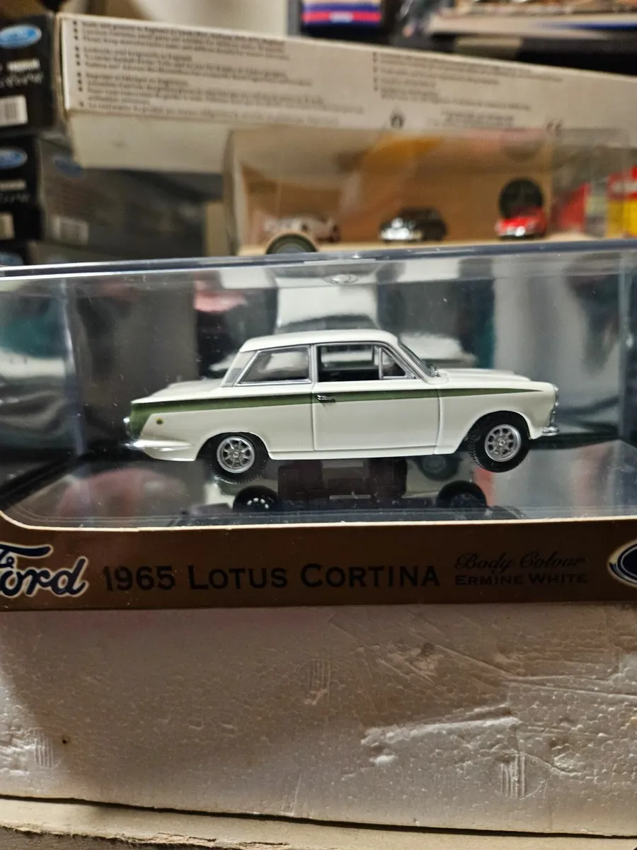 Corgi Ford Cortina Lotus - Image 4