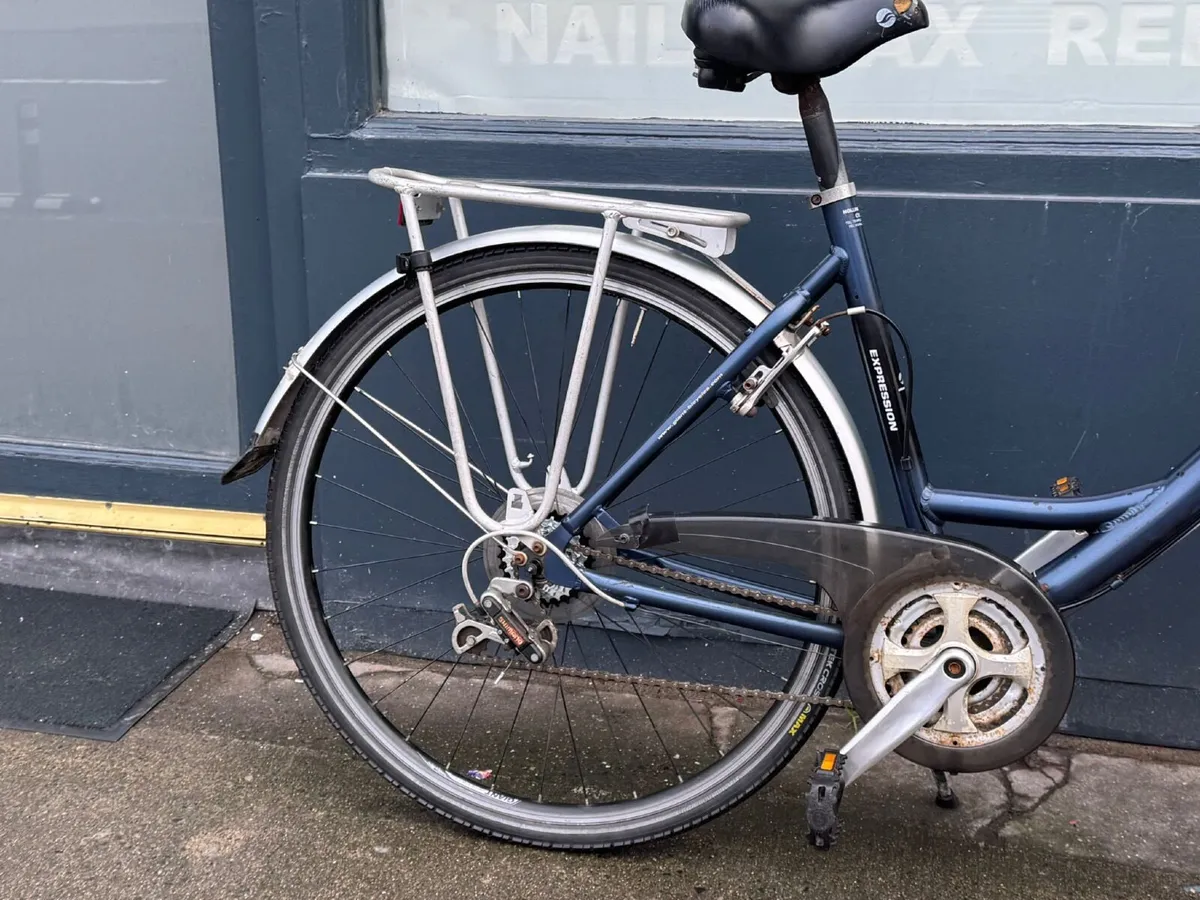 Giant Hybrid bike❗️Open 7 days of the week ❗️ - Image 2