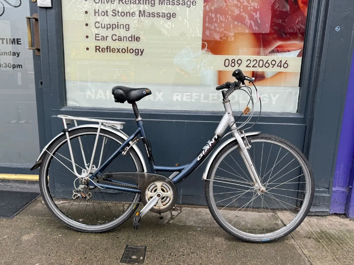 Giant Hybrid bike❗️Open 7 days of the week ❗️ - Image 1