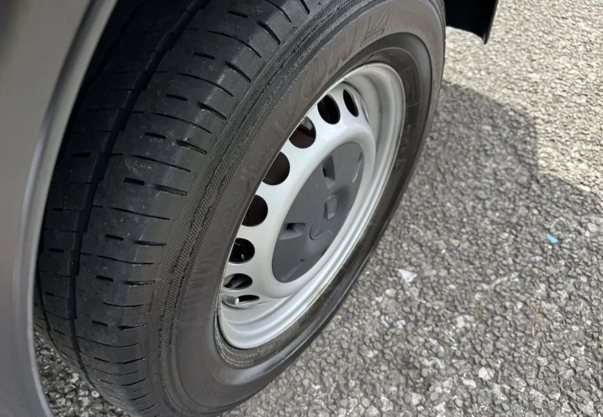 2022 Mercedes-Benz Sprinter Luton Box Van - Image 2