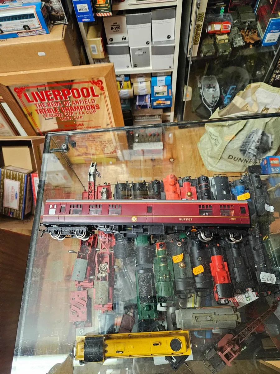 Hornby OO Gauge Carraige - Image 1