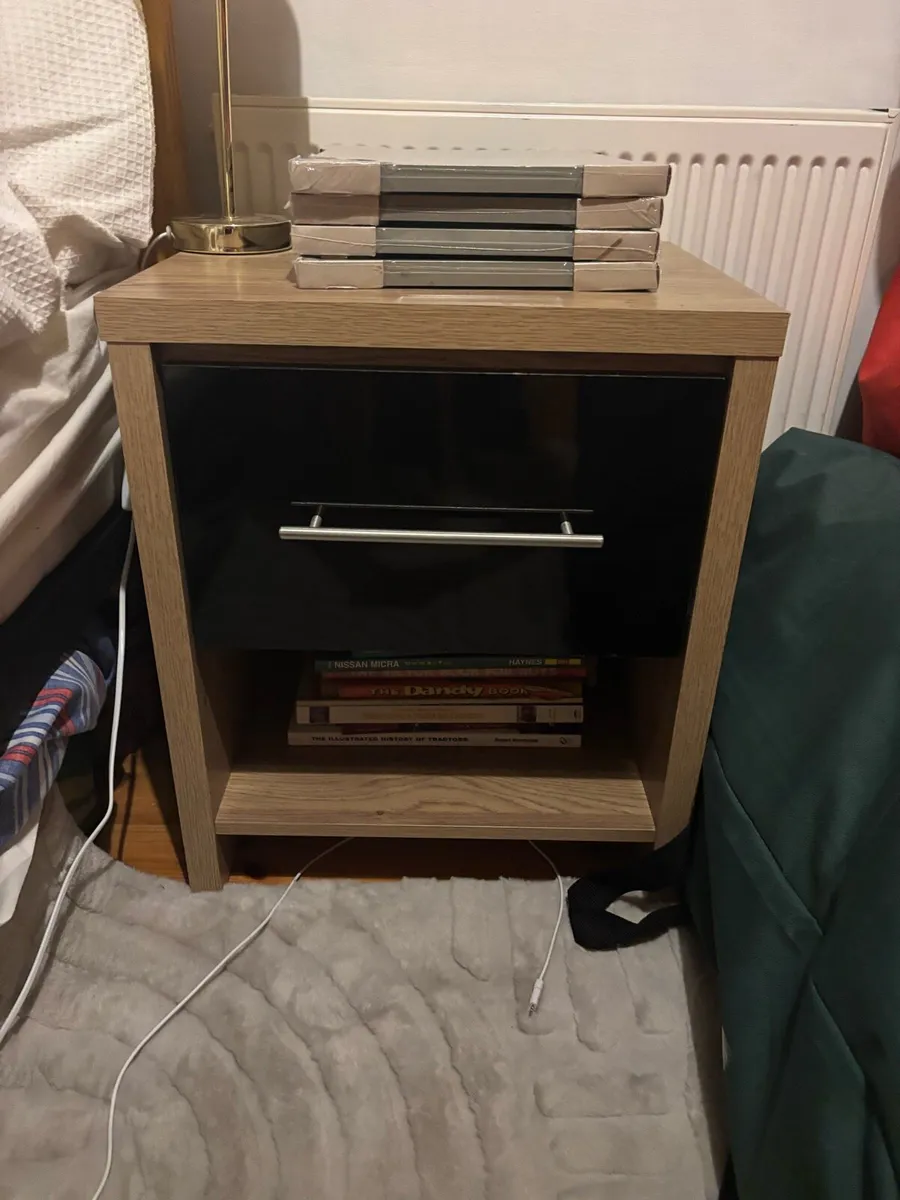 Black chest of drawers and 2 bedside lockers - Image 2