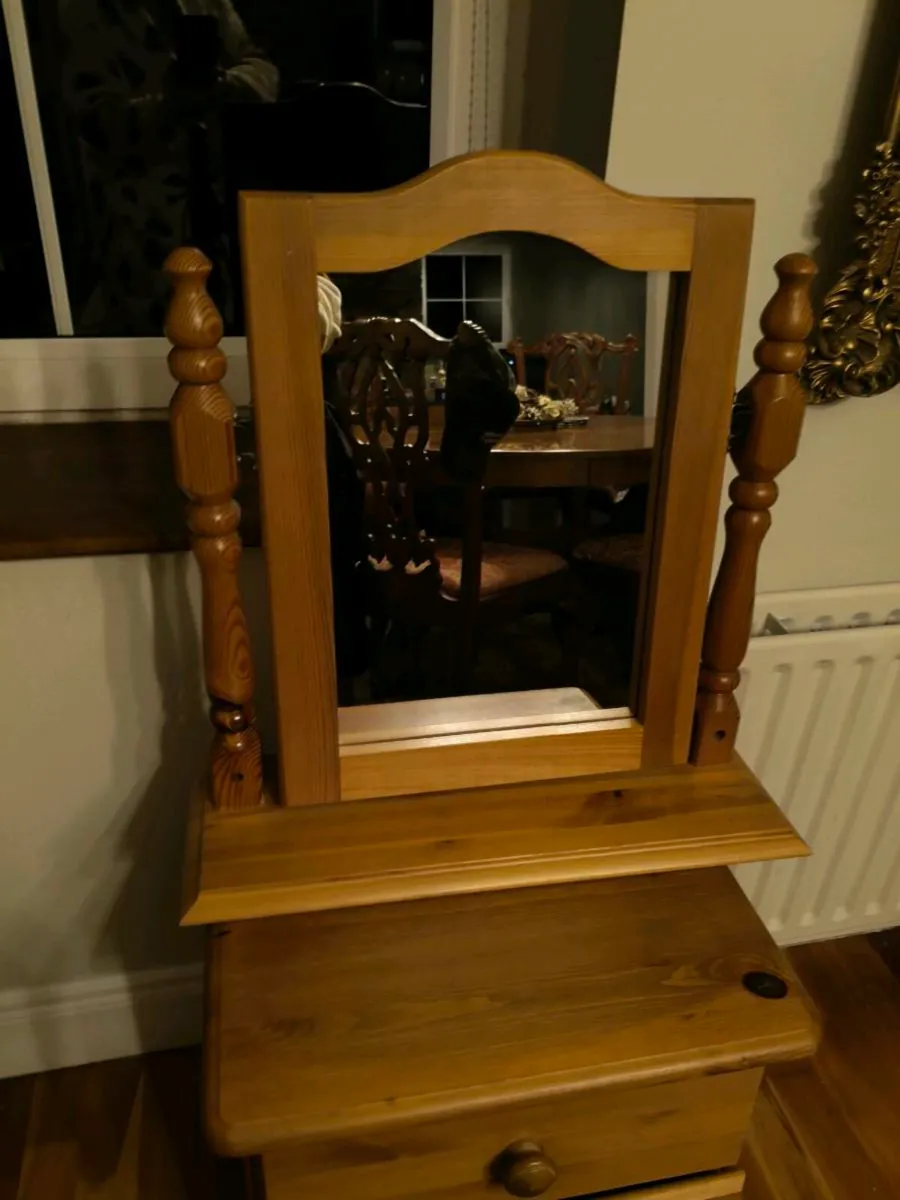 Beautiful dresser mirror new ,25 Euro