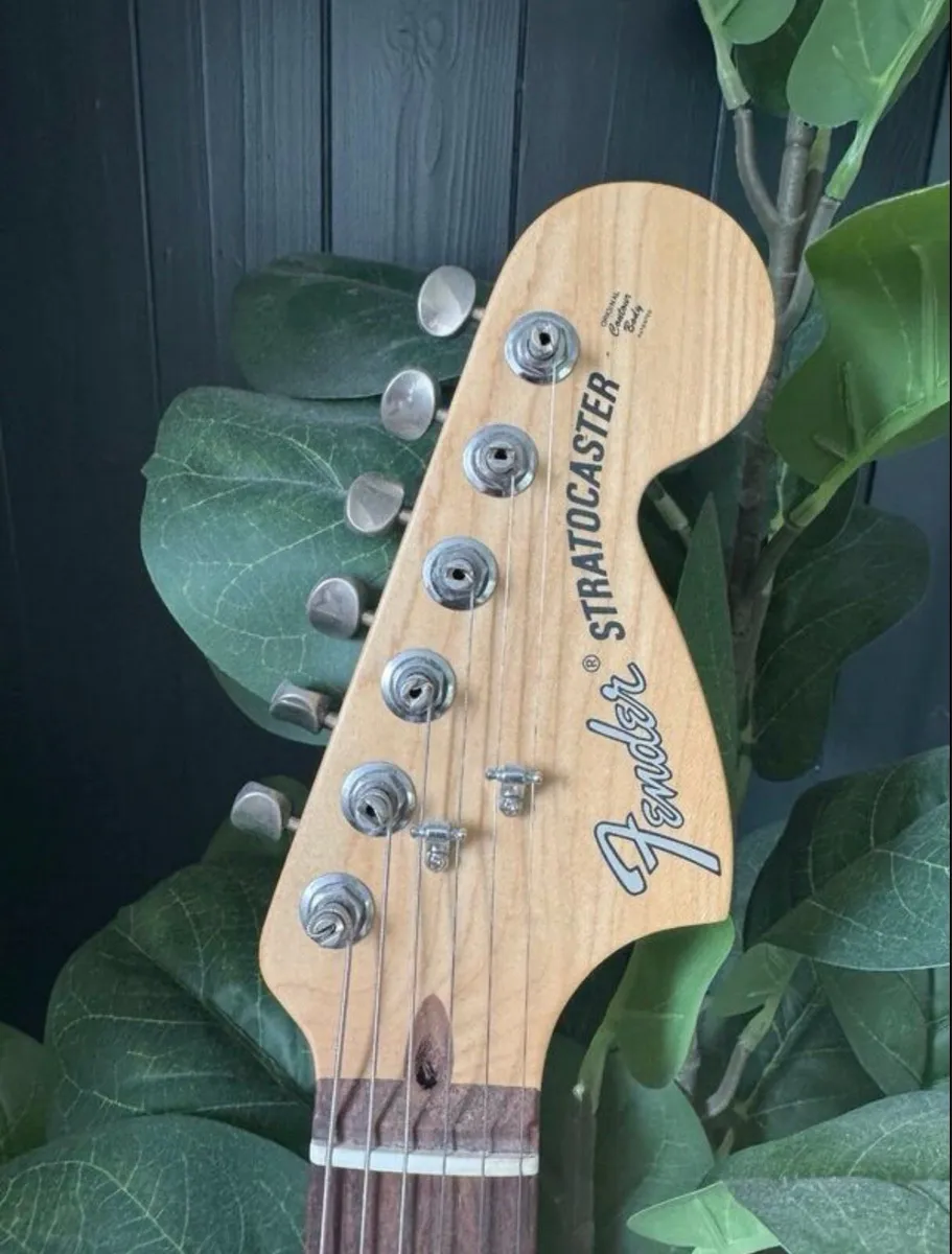 Fender American Performer Stratocaster Honeyburst - Image 3