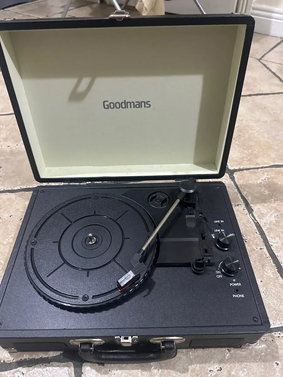 Goodman revive retro turntable built in stereo Spe - Image 1