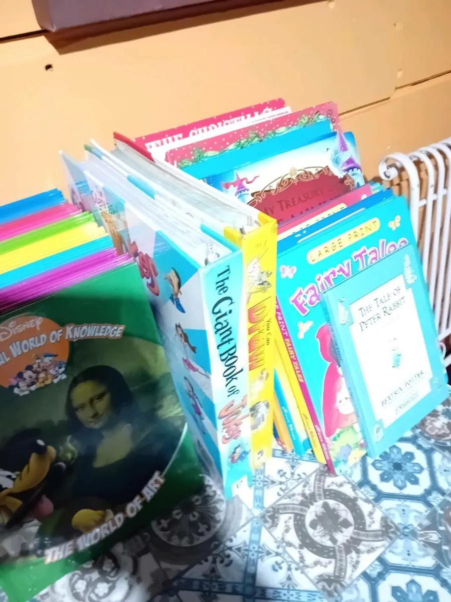 KIDS BOOKS - Image 1