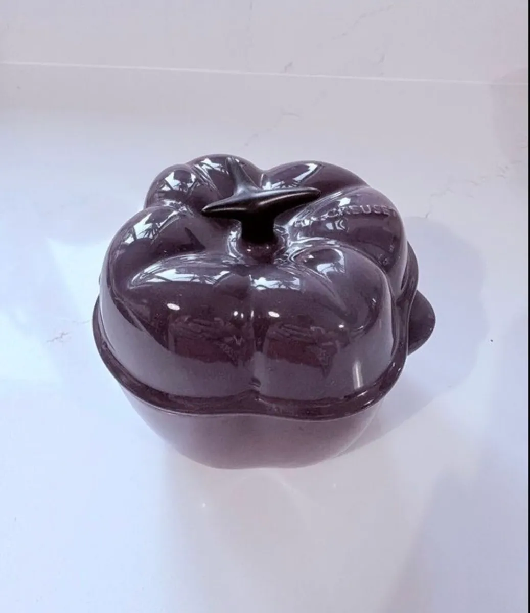 Le Creuset mini cocotte pepper - Image 1