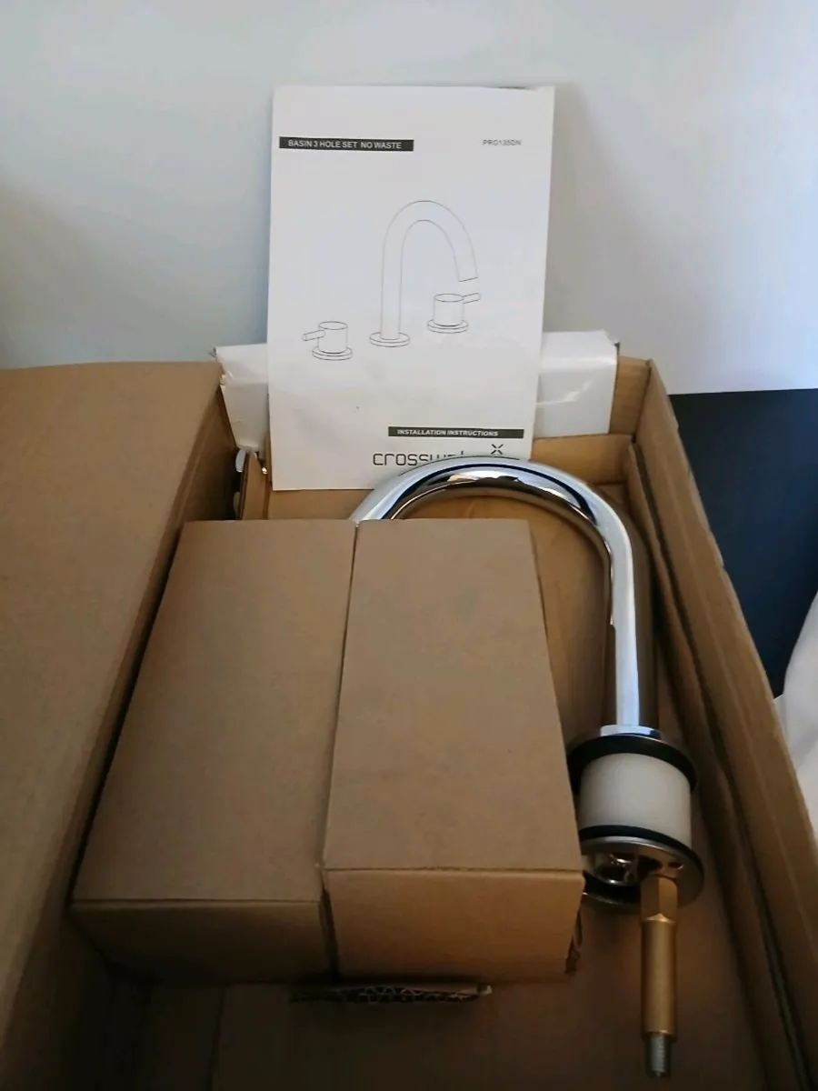 Beautiful 3 TAP Hole Mixer - Image 2