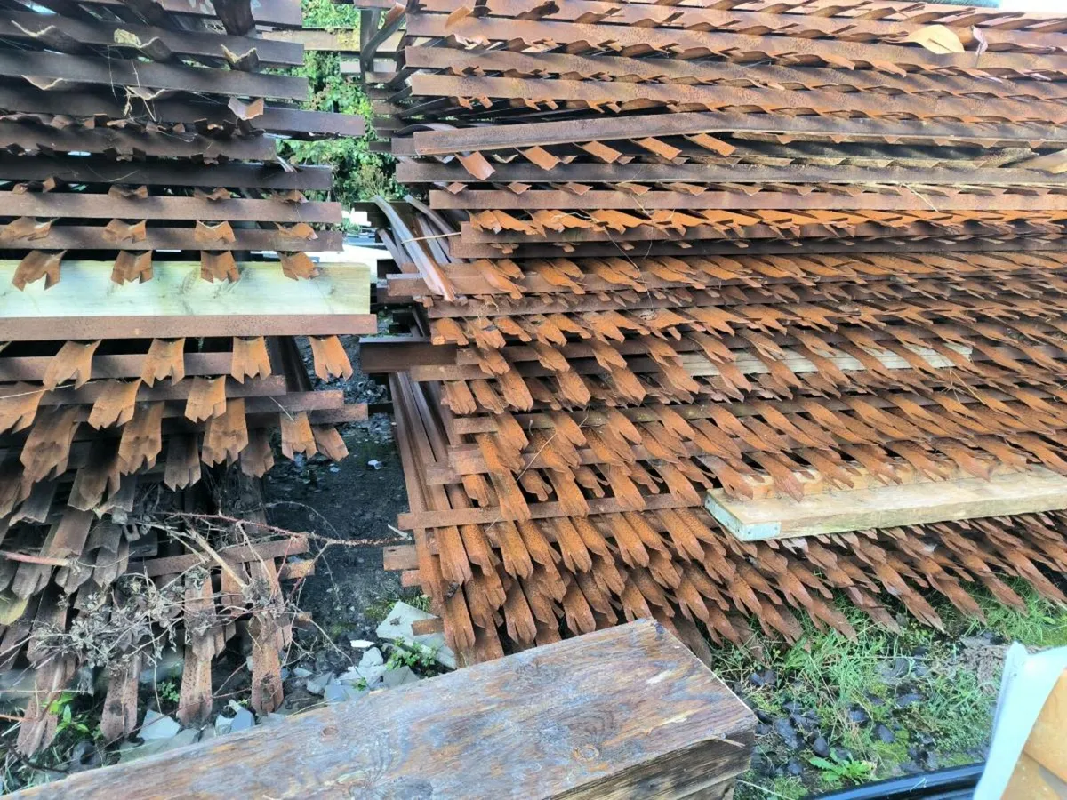Palisade fencing - Image 3