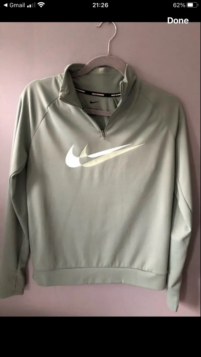 Ladies Nike top size XS €10 - Image 4