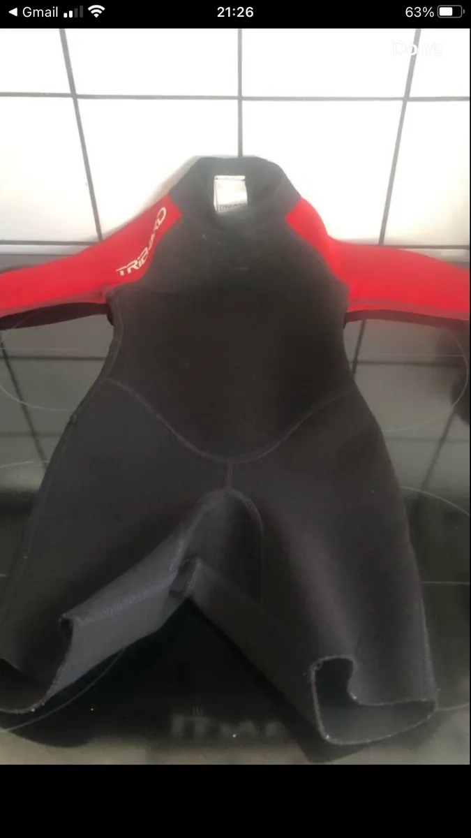 Boys wetsuit age 4 €10 - Image 2