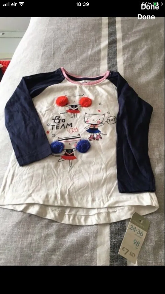 Girls BNWT top 2/3 yrs €4 - Image 3