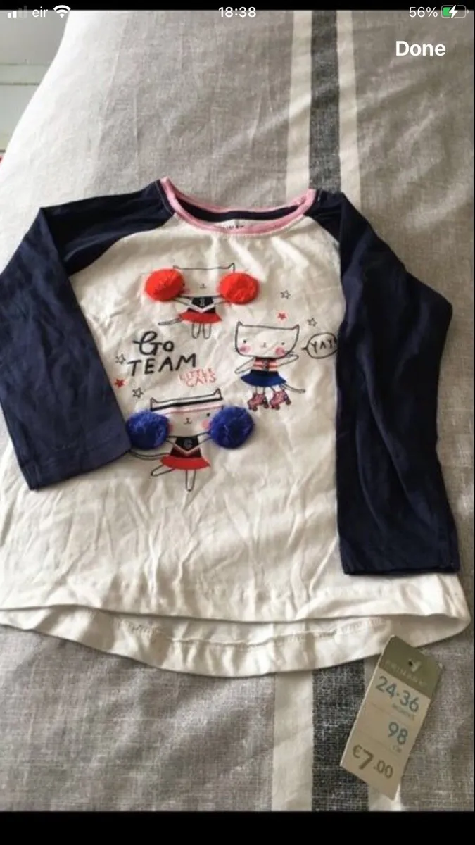 Girls BNWT top 2/3 yrs €4 - Image 1