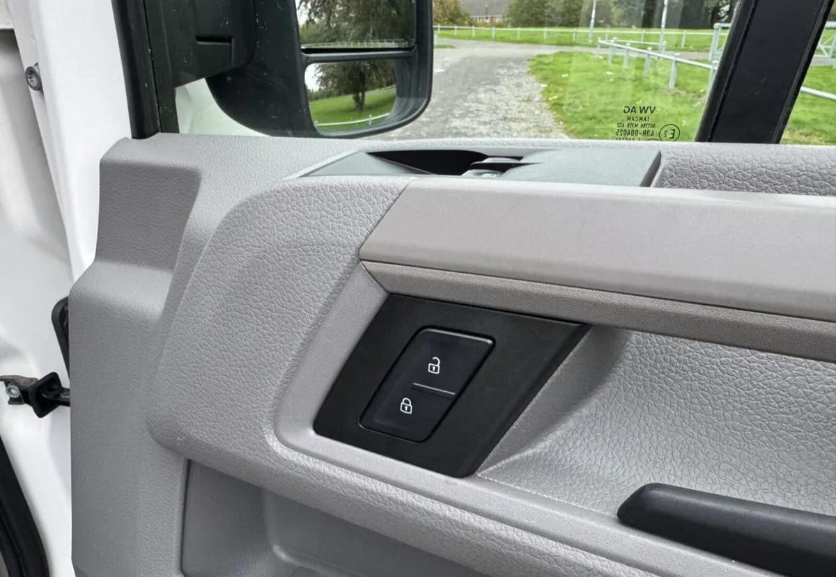 2022 Volkswagen Crafter Dropside Van - Image 4