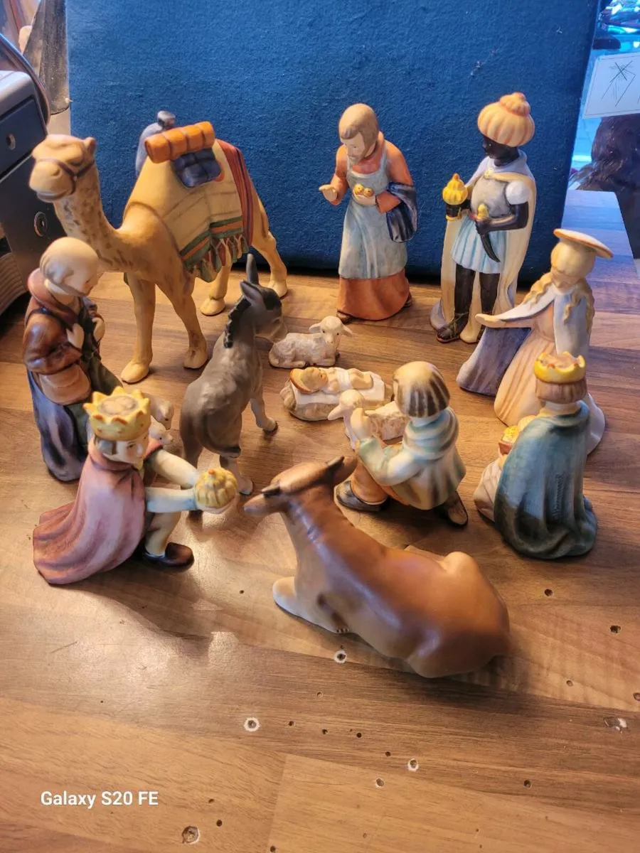 Hummel Goebel 13 pc
. - Image 1