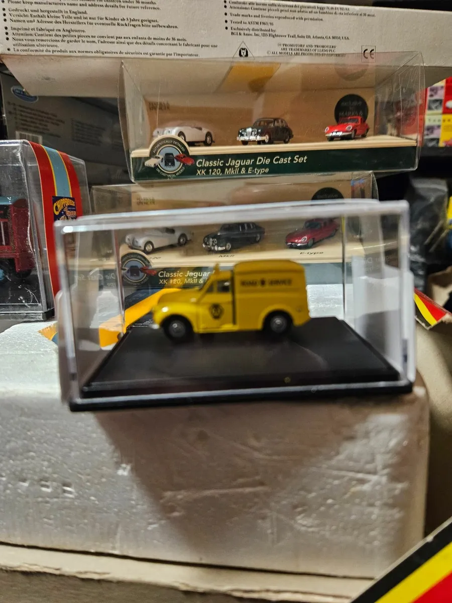 Corgi Oxford Morris Minor AA Van