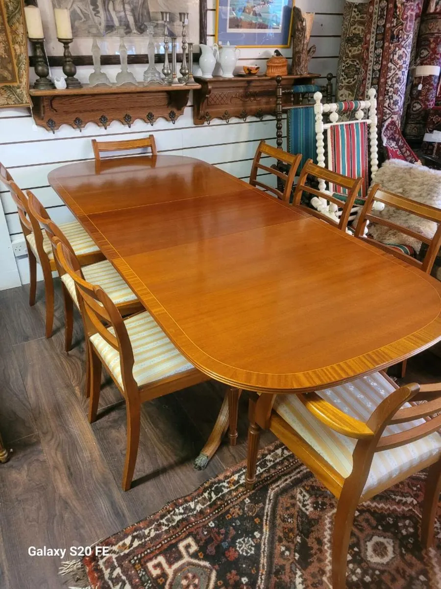 Beautiful dining table +8 chairs - Image 1