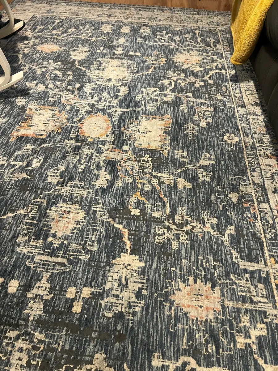Large Rug - Image 1