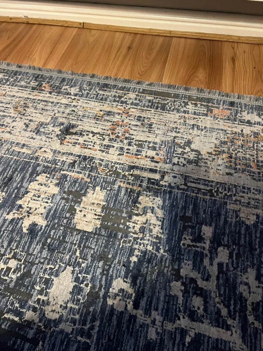 Large Rug - Image 3