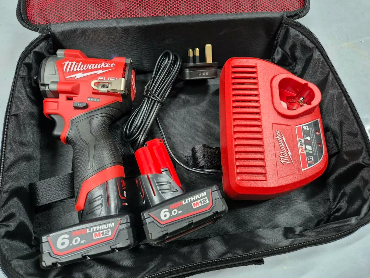 Milwaukee M12 Fuel 3/8' Stubby Wrench Kit 6.0Ah - Image 2