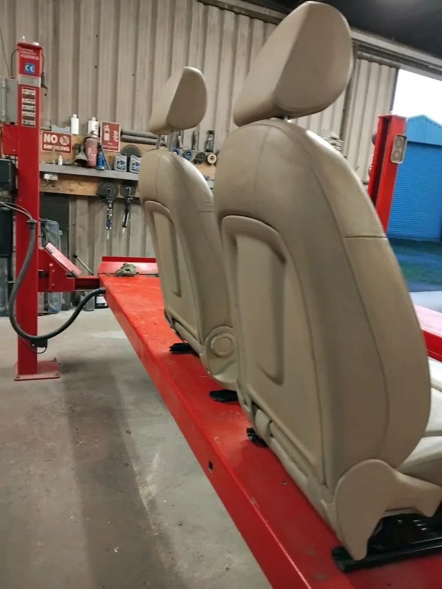 Two front leather seats - Image 4