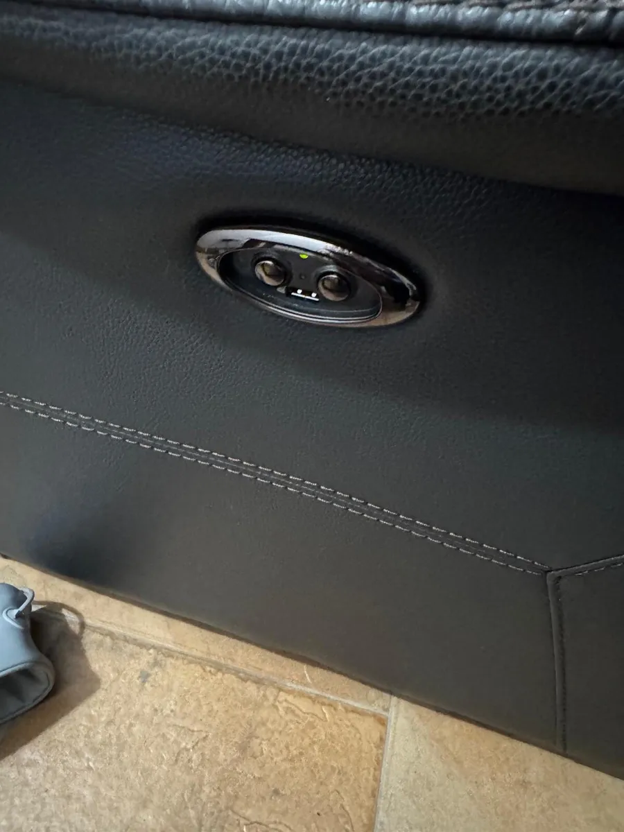 3 seater electric recliner leather sofa - Image 4