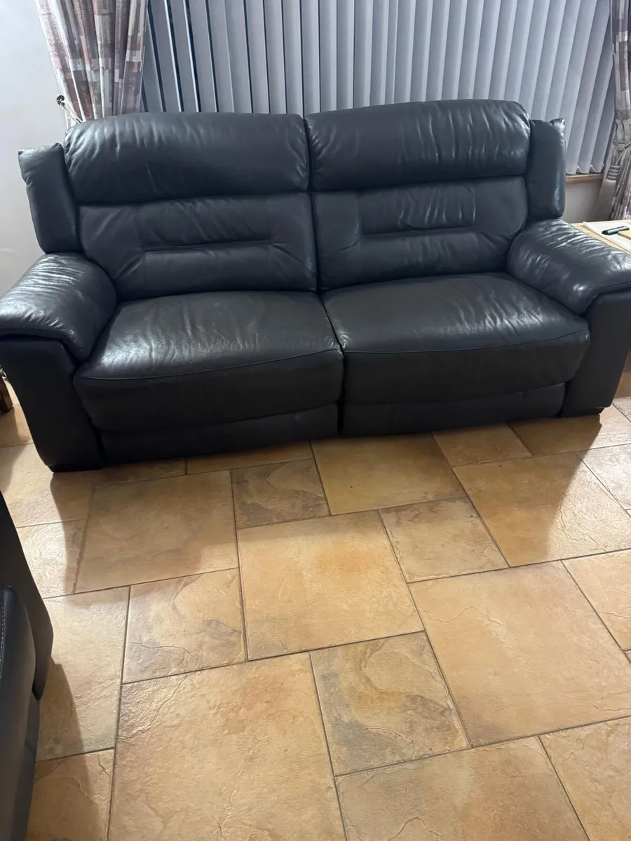 3 seater electric recliner leather sofa - Image 1
