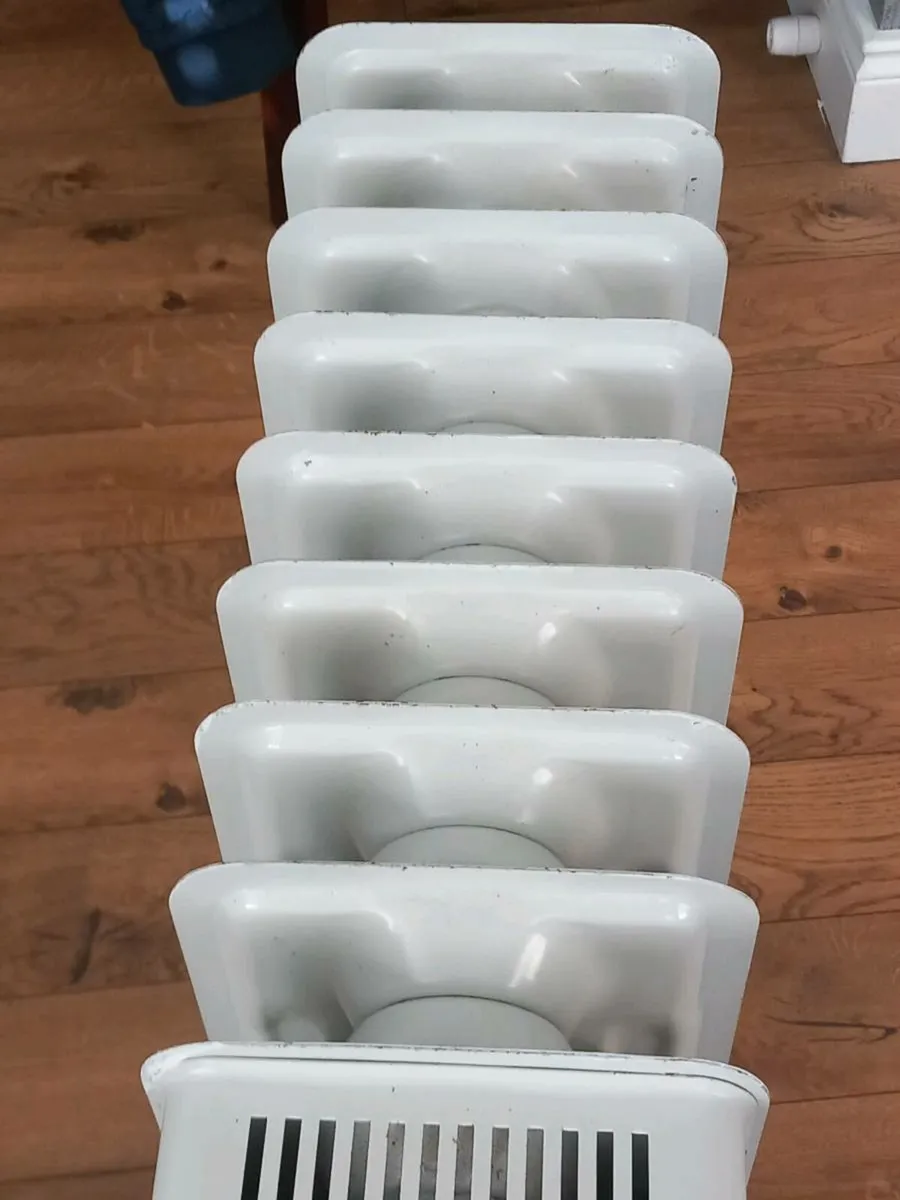 9 blade oil filled radiator heater - Image 4