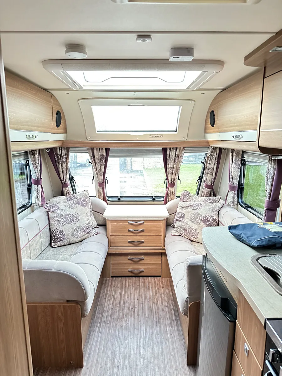 ✨2015 COMPASS RALLY 4 BERTH REAR ISLAND BED✨ - Image 2