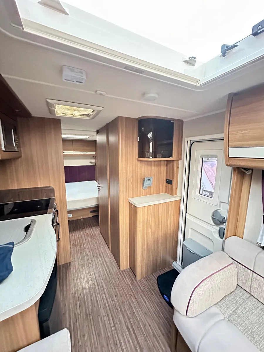 ✨2015 COMPASS RALLY 4 BERTH REAR ISLAND BED✨ - Image 4