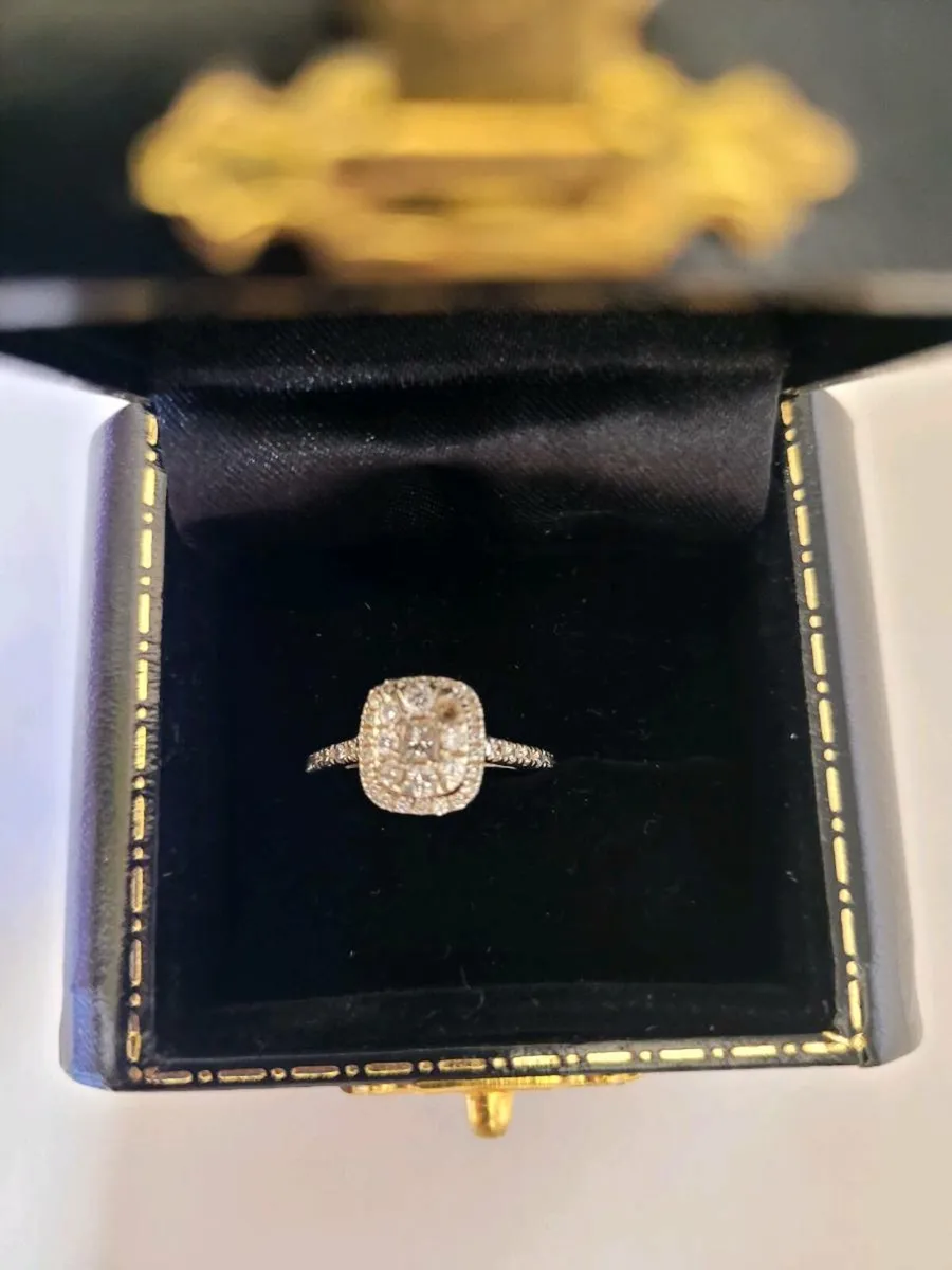 Engagement ring - Image 1