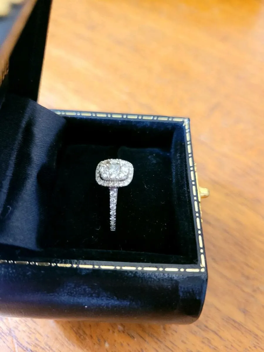 Engagement ring - Image 3