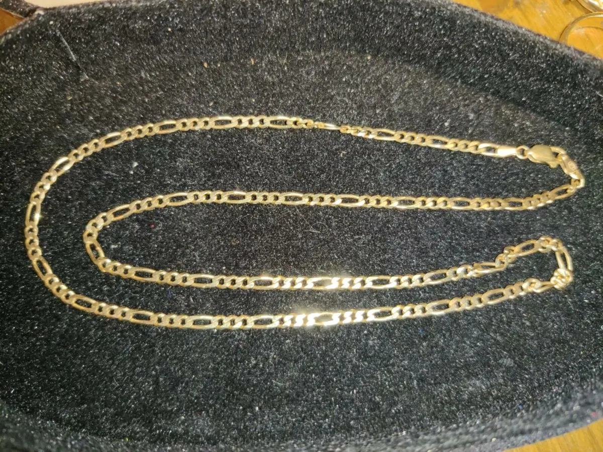 CHUNKY FIGARO, 9CT SOLID Gold 18"Long 7.15g Chain - Image 1