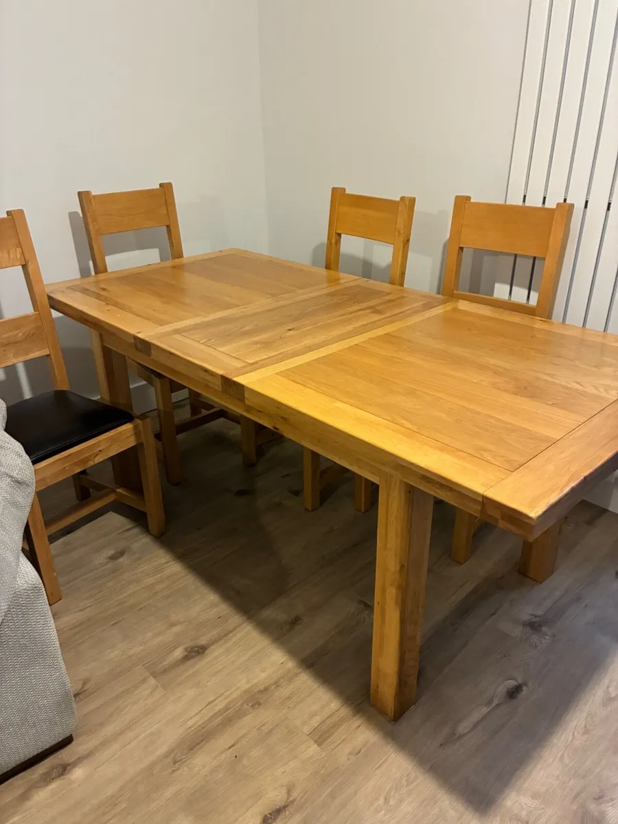 Extendable dining table and 6 chairs - Image 3