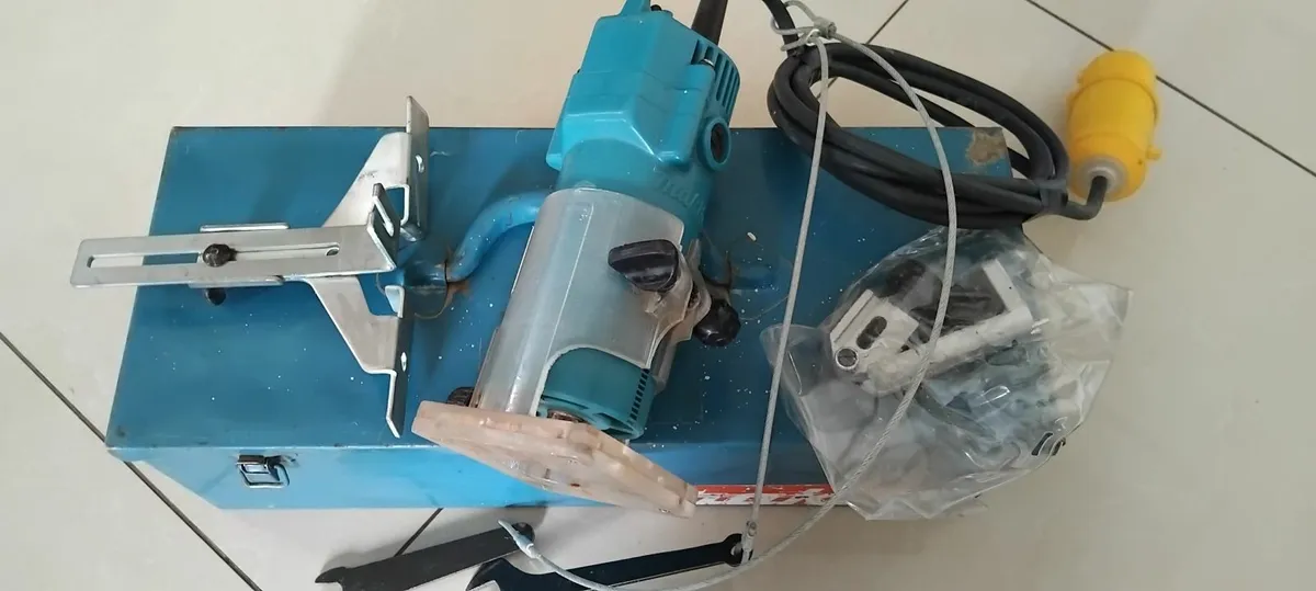 Makita 3703 Laminate Trimmer 110v - Image 3