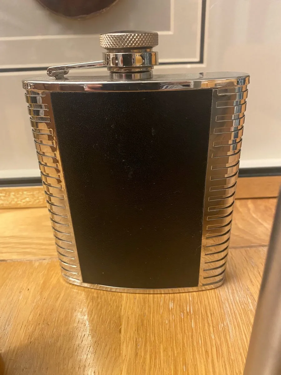 Golfer hip flask - Image 3