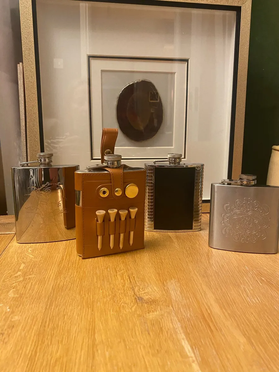 Golfer hip flask - Image 1