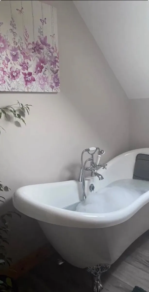 Bathroom Suite - Image 2