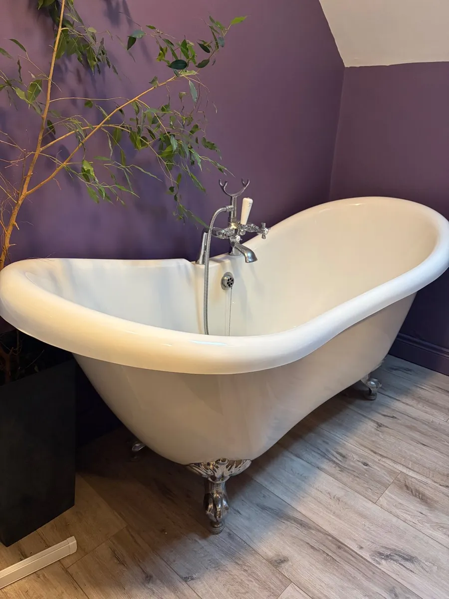 Bathroom Suite - Image 1