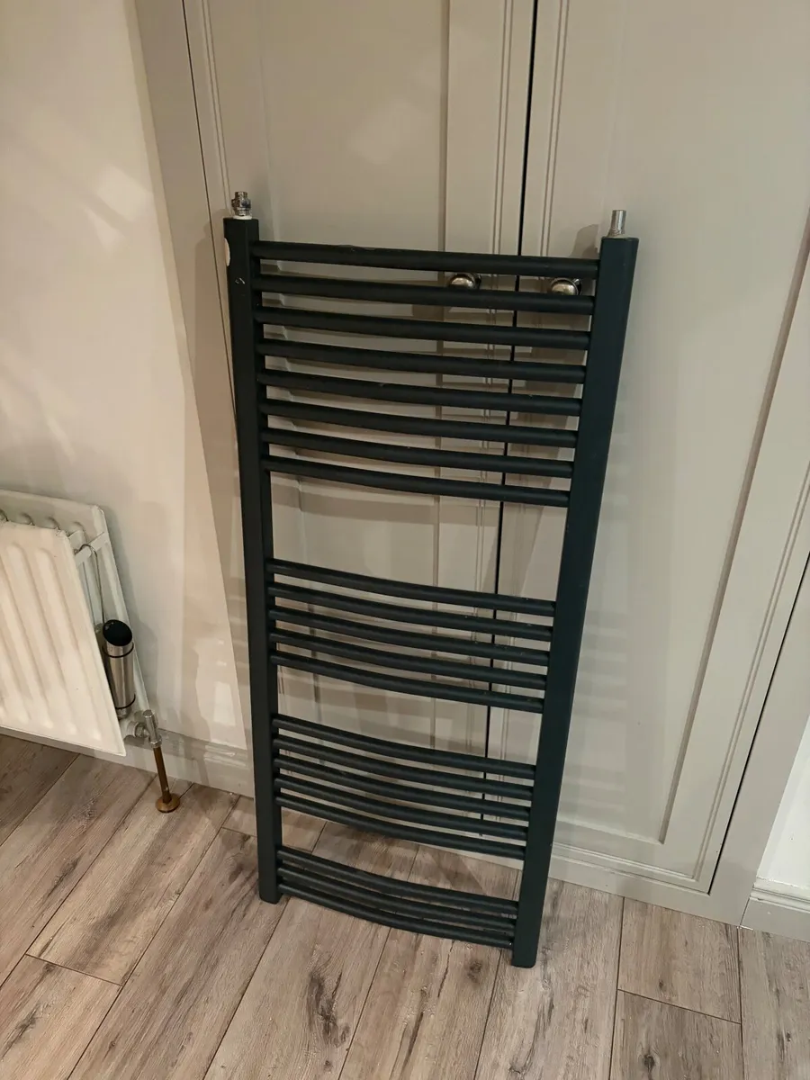 Bathroom Suite - Image 4