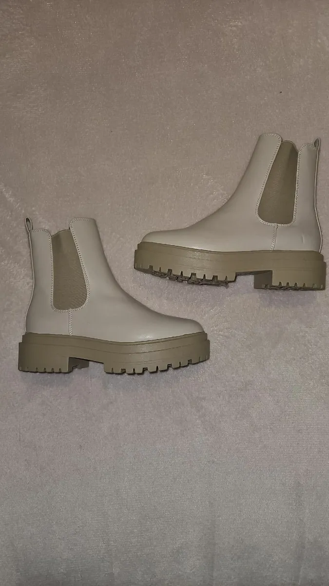 Womens boots - Image 2