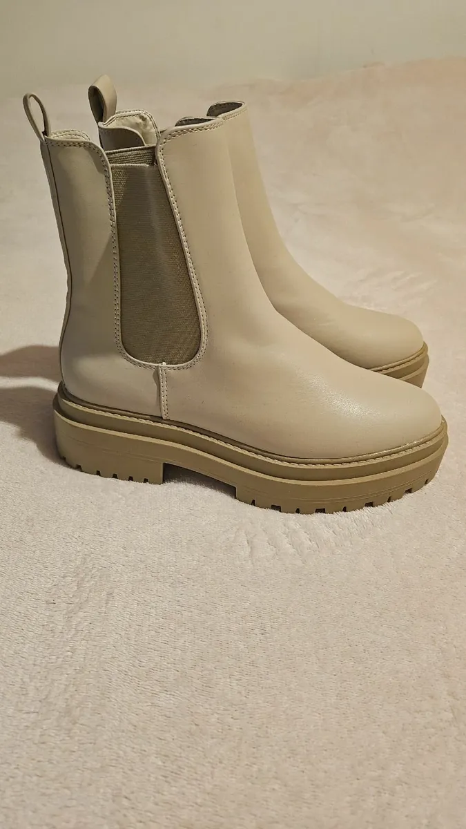 Womens boots - Image 1