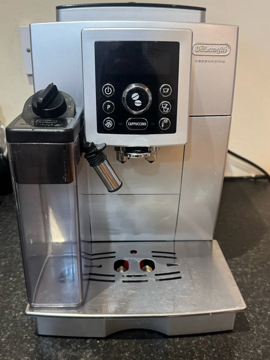 Delonghi coffee machine - Image 1
