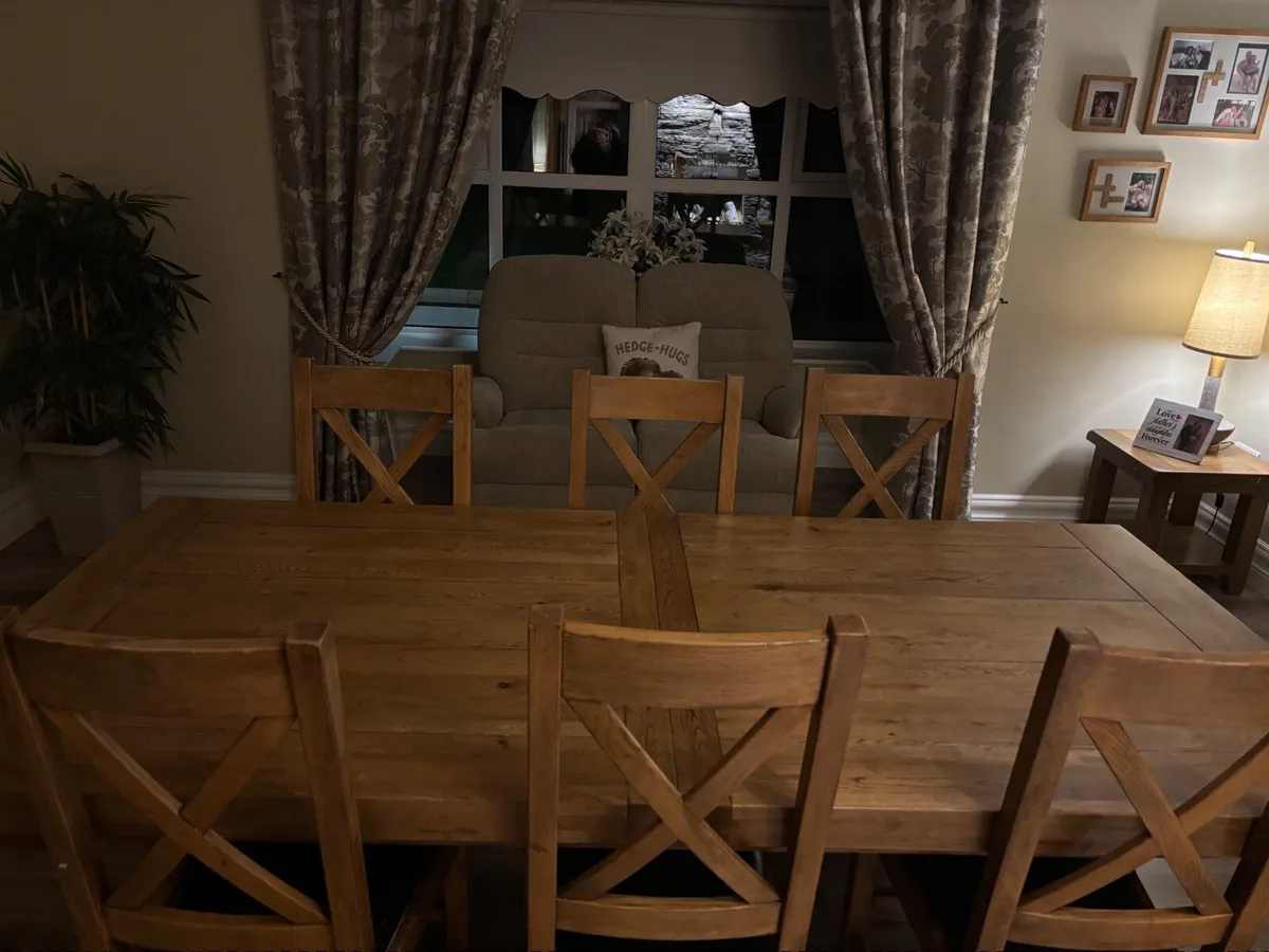 Kitchen Table & 6 chairs - Image 1