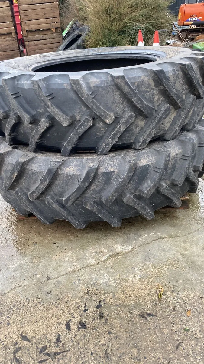 Tractor Tyres 520 85 42 75% - Image 1